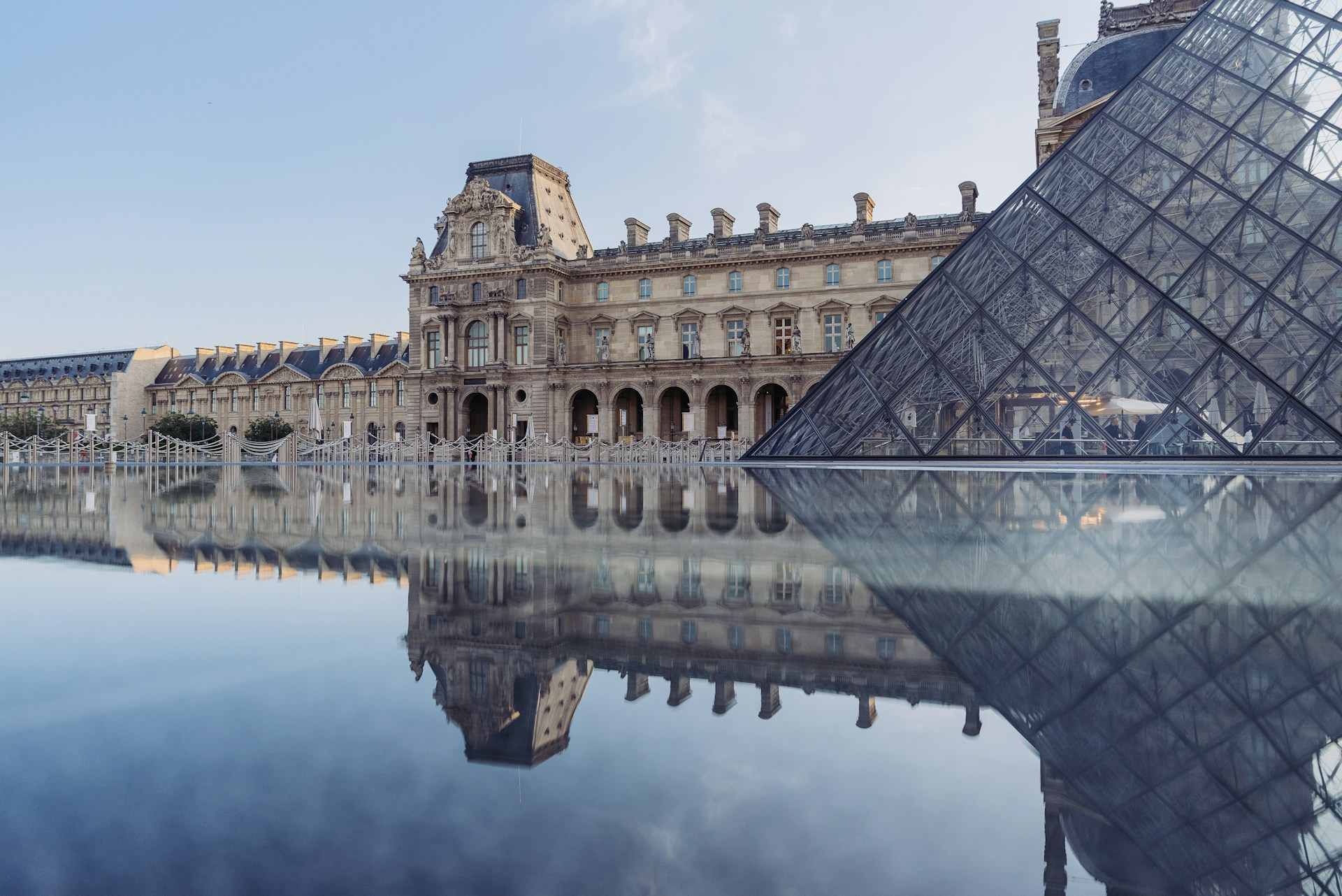 Explore Paris with a Hop-On Hop-Off Tour