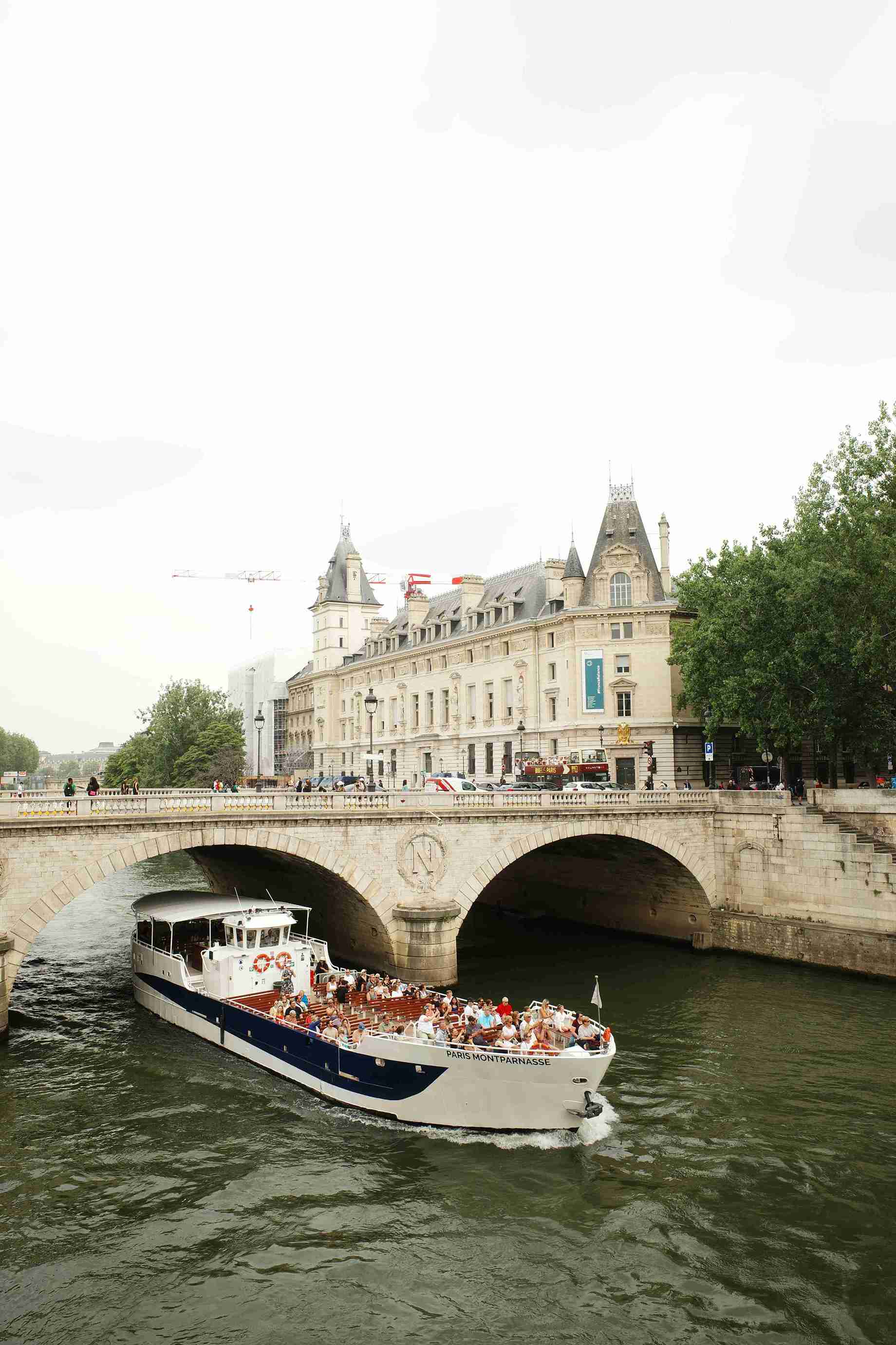 Explore the Heart of Paris – Landmarks, Views, and Scenic Delights