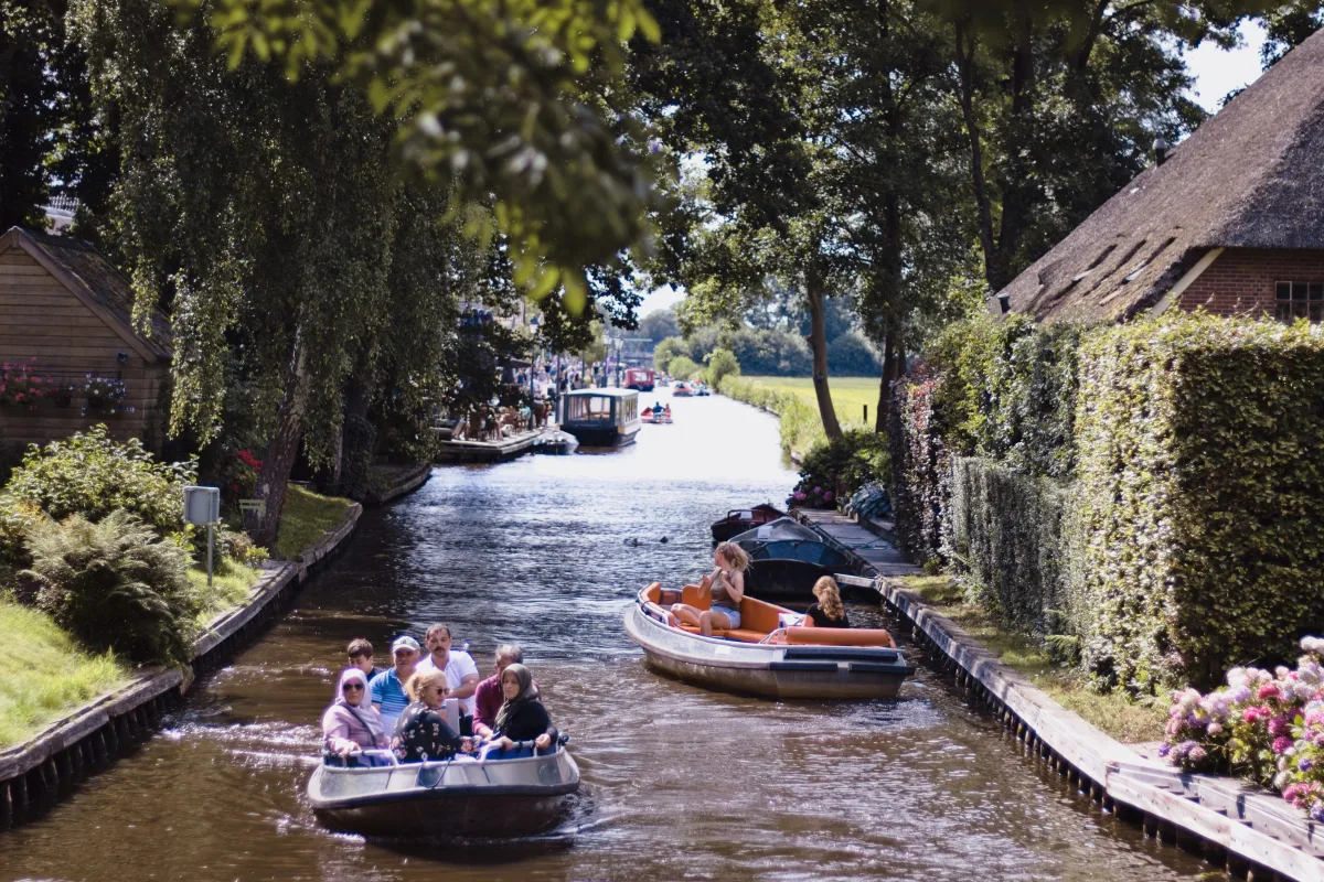 Giethoorn - A Fairy-Tale Village Experience